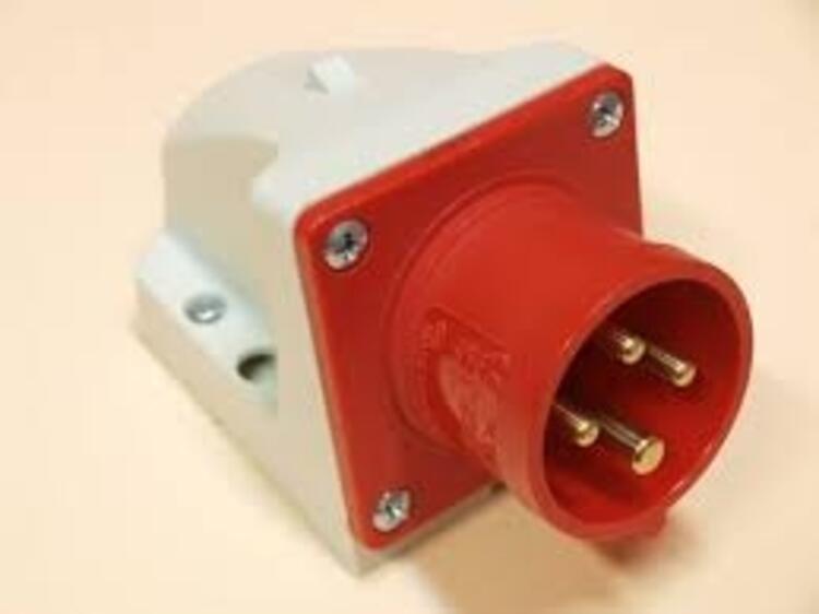 Wall Mounted Plug 32Amp 4P IP44 415v Red